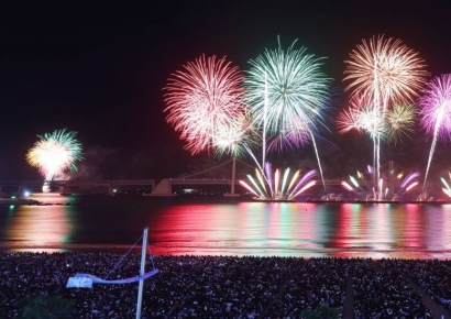 10대들이 망쳐놨다…불꽃축제 보는데 불꺼진 광안대교 무슨 일?