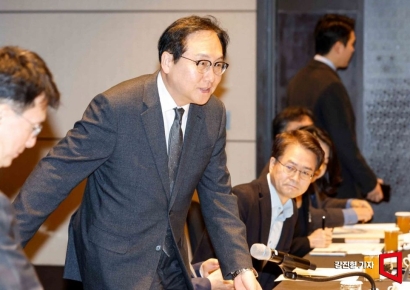 [포토] 통상추진위원회 참석한 정인교 통상교섭본부장