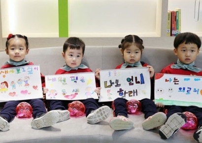 "동생 갖고 싶어요"…돼지저금통 털어 '저출생 성금' 낸 네 살배기들