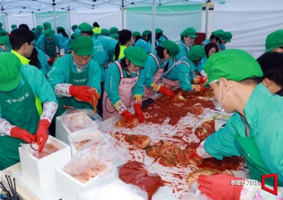 [포토] 하나금융그룹 사랑의 김장 나눔