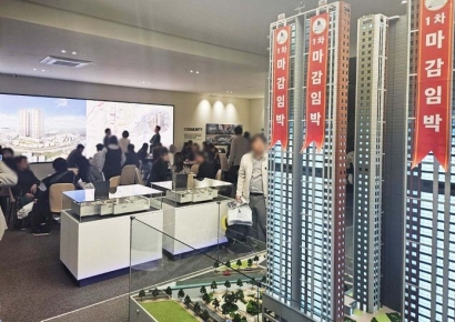 민간임대 아파트 ‘구성역 플랫폼 시온시티47’ 방문객 북적