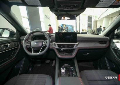 [포토] 더 뉴 포드 익스플로러, '개선된 실내 디자인'