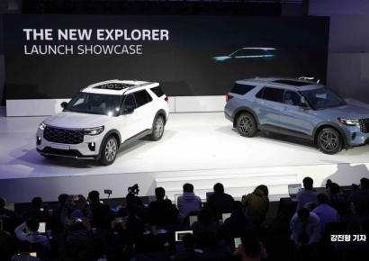 [포토] 베일 벗은 '더 뉴 포드 익스플로러'