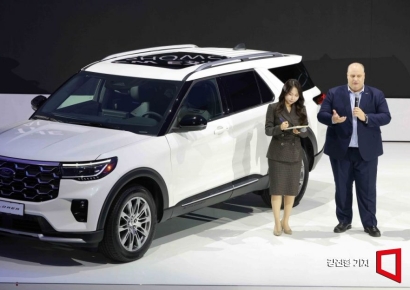 [포토] 취재진 질문에 답하는 데이비드 제프리 포드코리아 대표