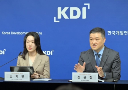 KDI, 올해성장률 2.5%→2.2%로 하향…"금리 인하 지연에 내수부진 지속"