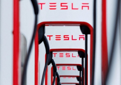 캐나다서 테슬라 차량 화재, 4명 사망…"문이 열리지 않아" 