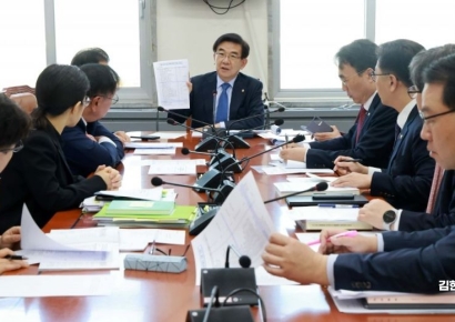 [포토] 발언하는 정일영 소위원장