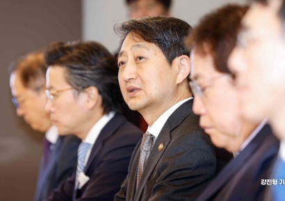 계엄 후폭풍…석화 구조조정·철강 경영시계 '올스톱'