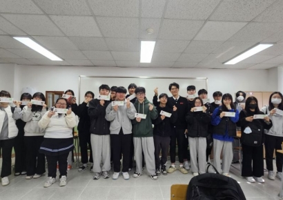 [포토] 창원토월고 수험생들 “수능 잘 치고 올게요!”