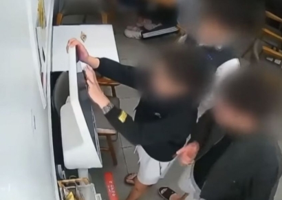 점주만 아는 비번 '콕콕'…534만원어치 음료 훔쳐 마신 10대들