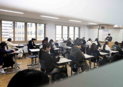 [포토] 수능 시험 시작 기다리는 수험생들