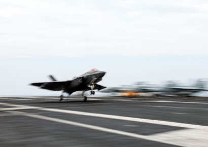 '독수리 충돌' F-35 전투기, 결국 분해…본 기지 이송