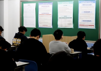 10분 남았는데 "끝났다" 종소리…수험생들 패닉 빠뜨린 '아차차'