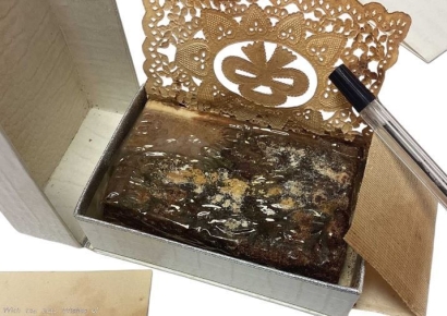 77년된 케이크 한 조각 400만원에 팔려…여왕님 덕분이라는데