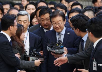 [포토] 이재명 '선거법' 1심 선고 출석…사법리스크 첫 관문