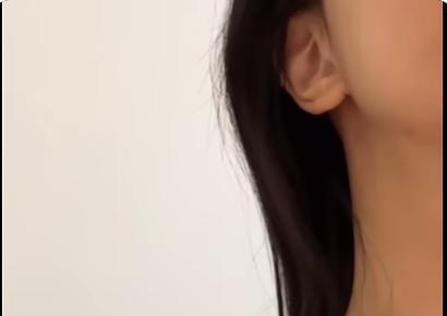 가슴에 지퍼 달린 맨투맨, 10만원에 팔아도 호평받는 이유는