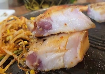 "불판 닦는 용도?"…비계 많은 오겹살 항의에 사장 반응이