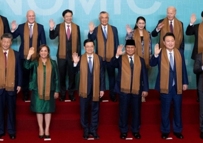 尹, APEC서 전방위 외교전…한중·한미일·한일 연쇄 정상회담(종합)