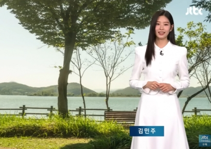 기상캐스터 바뀌었나봐?…뉴스보던 아이즈원 팬들 화들짝