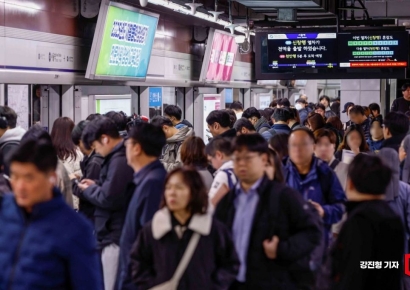 "지하철 너무 더워요" "에어컨 꺼주세요"…4월부터 폭주하는 냉방 민원