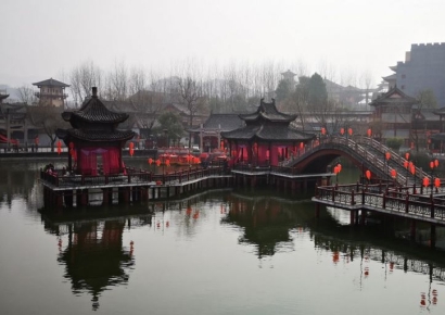 "주연은 200억도 받는데" 3000원 안되는 시급 10% 삭감에 발끈한 中 단역배우들