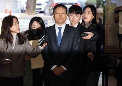 [포토] 영장실질심사 출석하는 구영배 대표