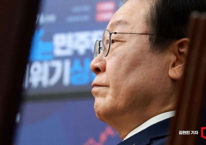 [포토] 굳은 표정의 이재명 대표