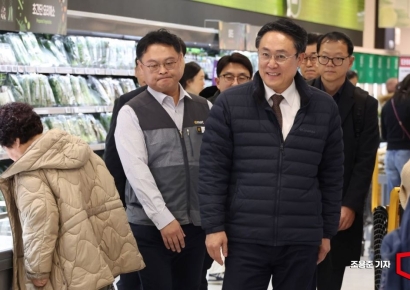 [포토] 김장철 수산물 소비 촉진 나선 강도형 장관