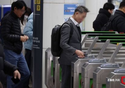 미뤄지는 지하철 요금 인상… 정부 반대에 정국 혼란까지