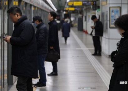[포토] 지하철 1~8호선 준법투쟁, 지하철 기다리는 시민들