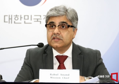 [포토] IMF 연례협의 결과 발표하는 라훌 아난드 단장