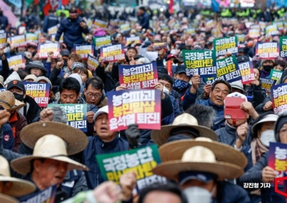 [포토] 쌀 수입 반대 촉구하는 농민들