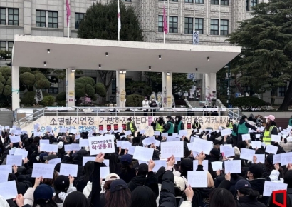 "공학 전환 반대 99.9%"…동덕여대 학생 2000명 모였다