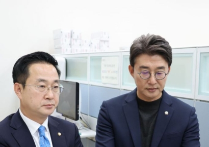 민주당, 與윤한홍 징계안 제출…"윤, 명태균에 연락해서 회유했다"