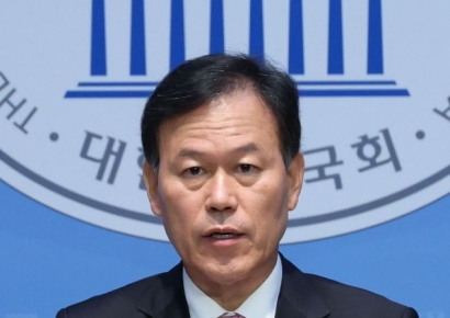 '원조 찐윤' 윤한홍, 장동혁 면전서 "똥 묻은 개가…尹·골수 벗어던지자" 작심 발언
