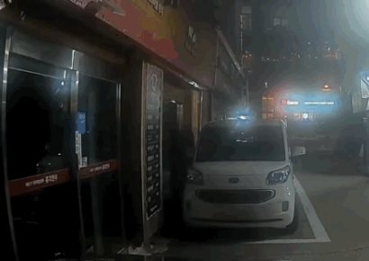 발레파킹 맡겼더니 폐차 수준 사고…주차요원은 "급발진" 주장