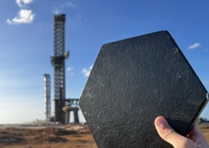 "검은 타일 주우러 가자"…스페이스X 로켓 쏘는 날 바닷가 '북적'