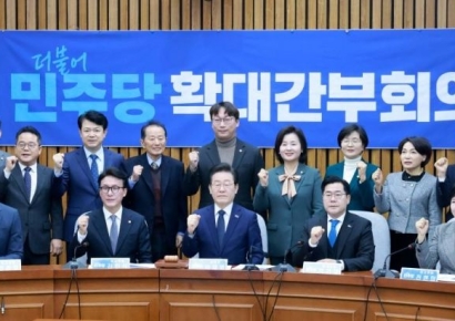 [포토] 파이팅 외치는 더불어민주당