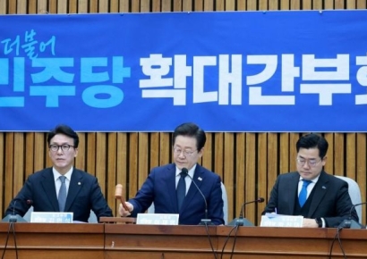 [포토] 의사봉 두드리는 이재명 대표