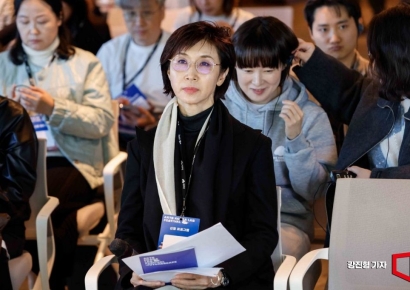 [포토] 'AI휴머니티' 주제 발표 경청하는 노소영 관장