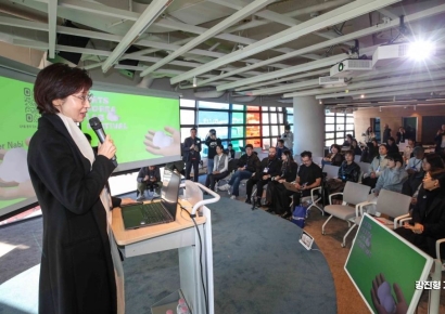 [포토] '오늘은 모더레이터 노소영 입니다'