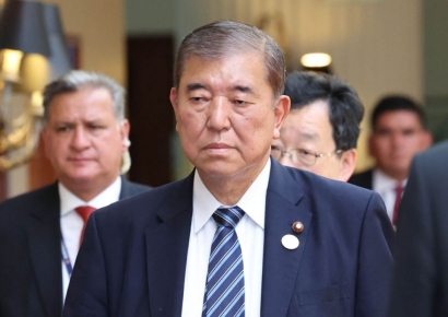 얼마나 벌었길래…지지율 쪽박난 日총리, 주식 수익률은 '대박'