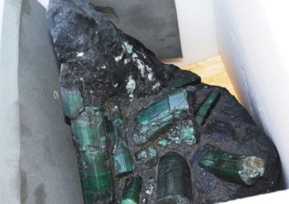 1조4000억 가치 '저주받은 에메랄드' 23년만에 고향 가나