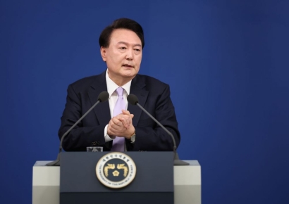 대통령실 "尹 소통시스템 변화 있을 것"…기존 폰 중단 시사