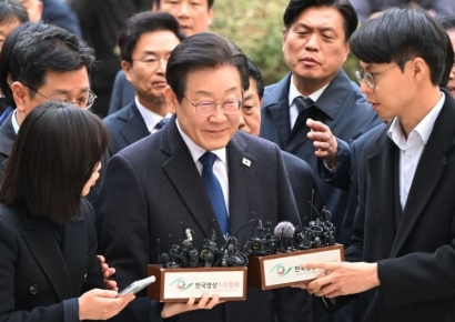 [포토] '위증교사' 1심 선고 출석하는 이재명 대표