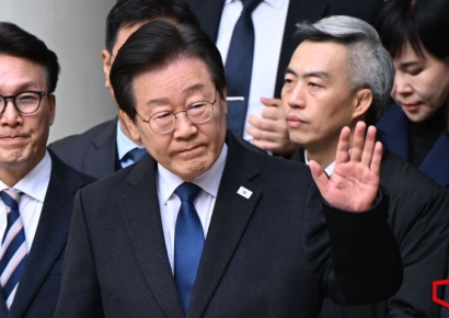 [포토] '위증교사' 1심 무죄… 이재명 "재판부에 감사"