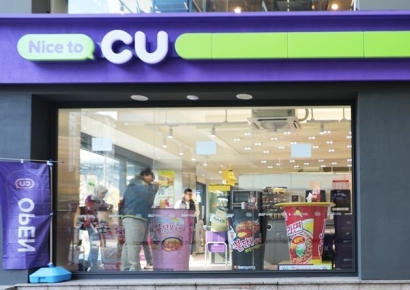 "머스트 잇 K-푸드"…CU, 명동에 외국인 특화 편의점 오픈