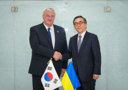조태열, 우크라 외교장관과 통화…북한군 포로 송환 협조 당부