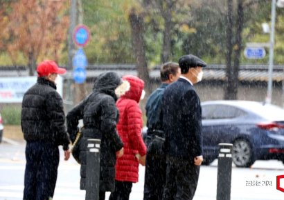 [포토] 우산이 필요한 날씨