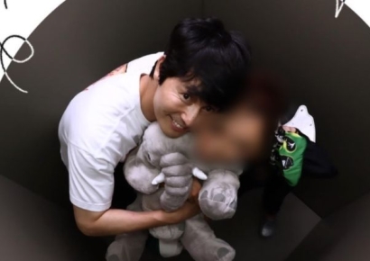 버려진 네컷사진 봤더니 '정우성 커플샷'…"누가 봐도 연인"